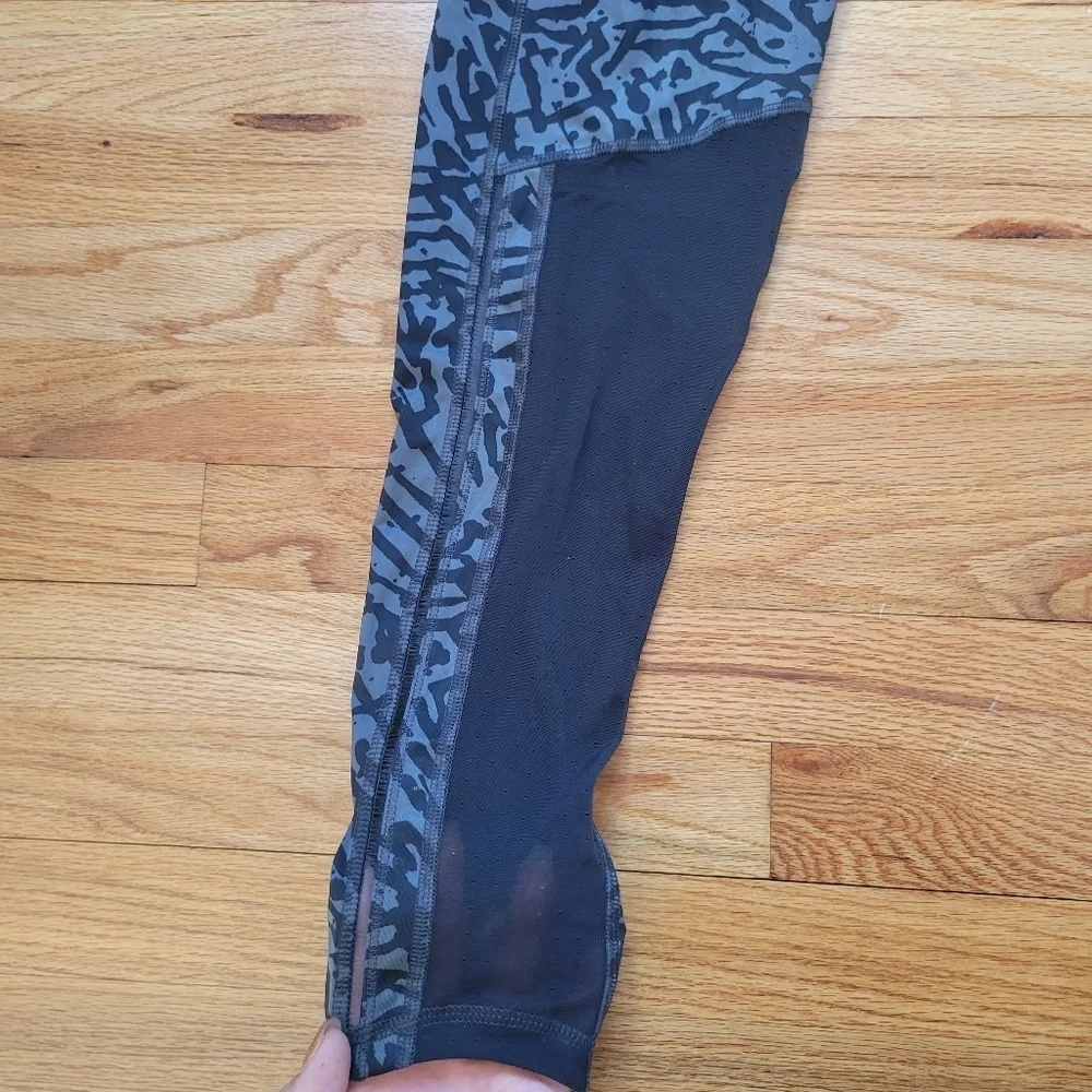 Lululemon Capris Women’s Sz 6 Graphic Art Mesh Panels